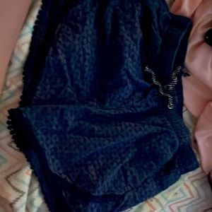 Hole printed shorts with pockets